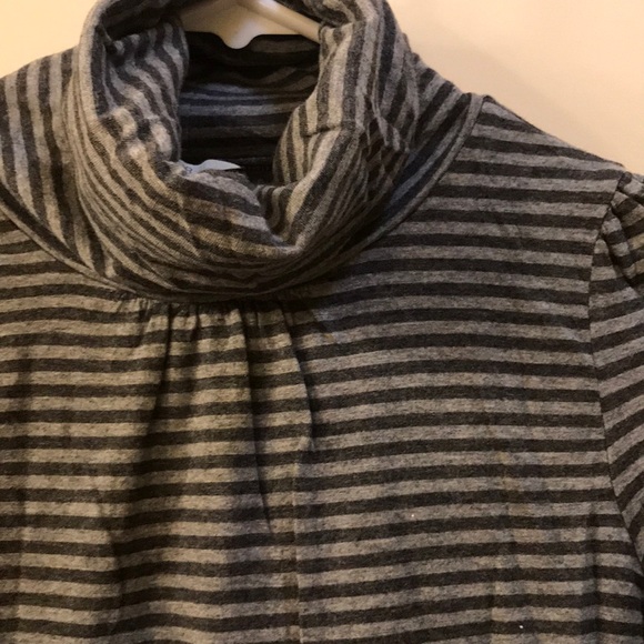 Gray striped turtle neck - Picture 2 of 3
